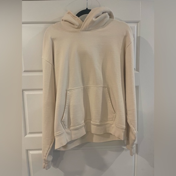 Aritzia Tops - Aritzia TNA extra fleece perfect hoodie size L great condition